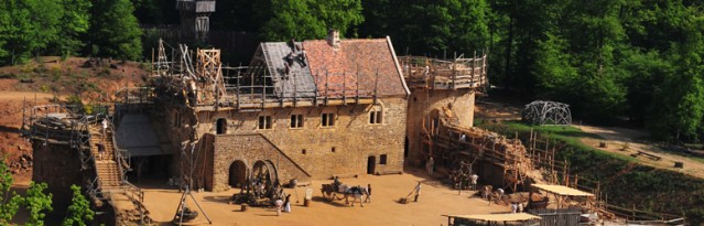 1299786567_DR%20Guedelon%20vue%20aerienne%202010.jpg